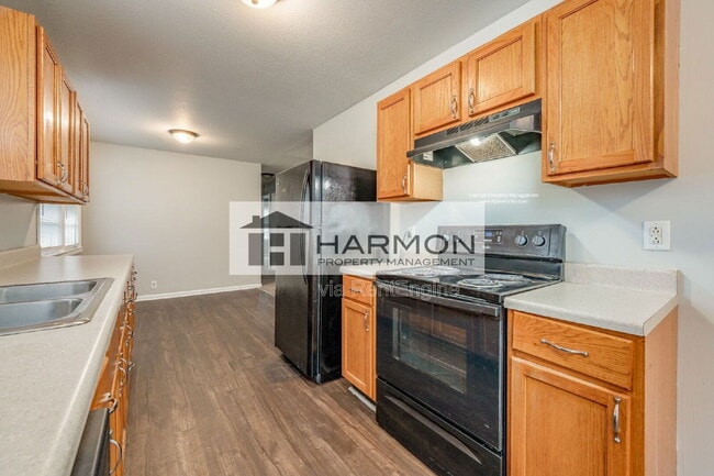 Building Photo - 4516 S Elizabeth Ave