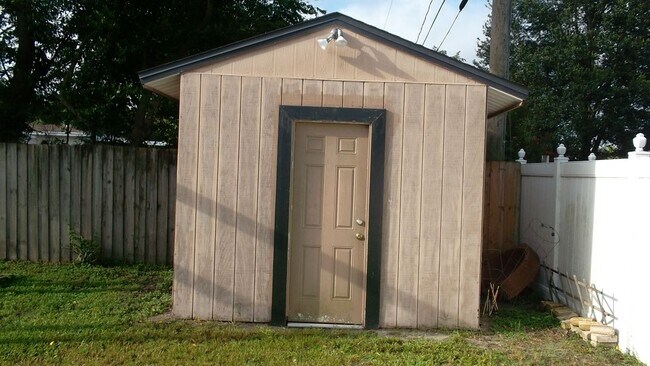 Building Photo - Charming Home With Many Upgrades