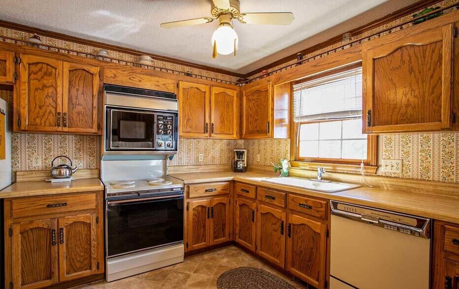 Building Photo - 404 Mount Vernon Rd