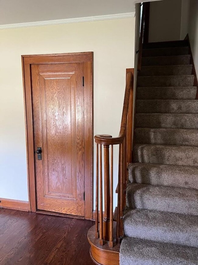 Building Photo - 453 E Kline St