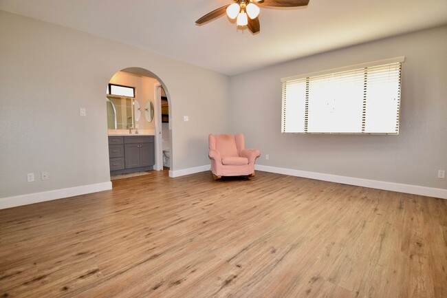 Building Photo - Remodeled 4 bedroom Tempe home near ASU