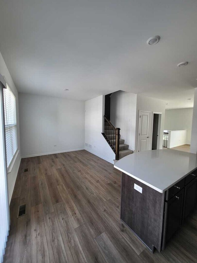 Building Photo - 588 Wolverine Dr
