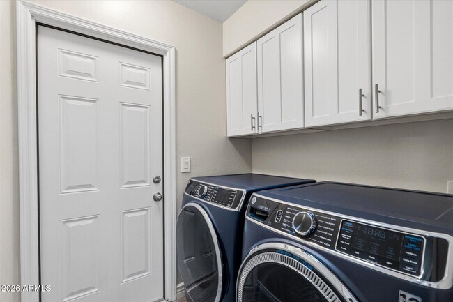 Building Photo - 8642 E San Bruno Dr