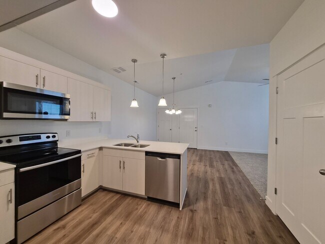 Building Photo - 693 S 4500 S