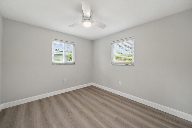 Building Photo - 2071 W Carol Cir