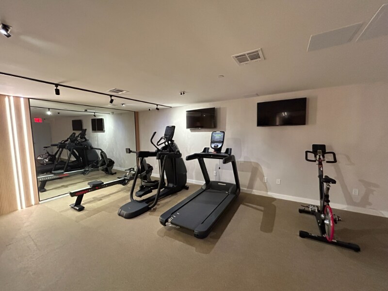 Building Photo - 428 E 9th St