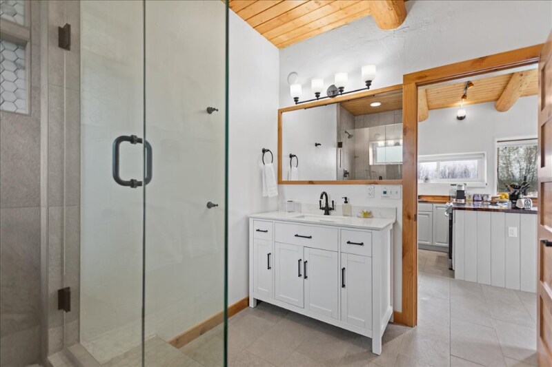 Building Photo - 725 N Burnt Fork Rd