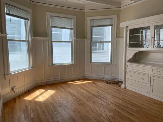 Family Room - 1551 Franklin St