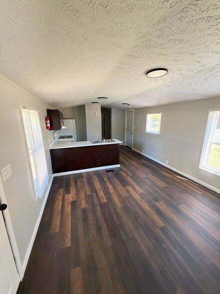 Building Photo - 11 Deerwood Park