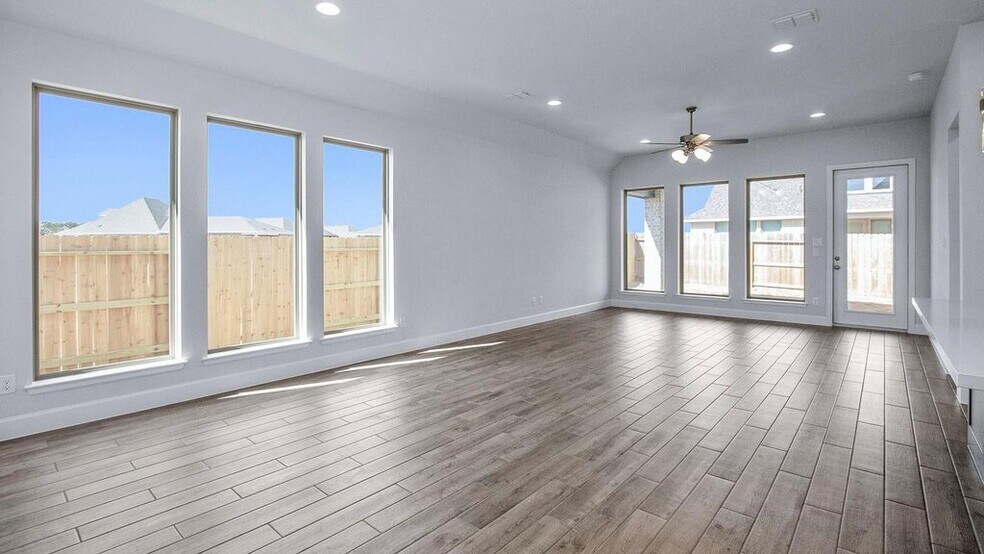 Building Photo - 42624 Mystery Ln