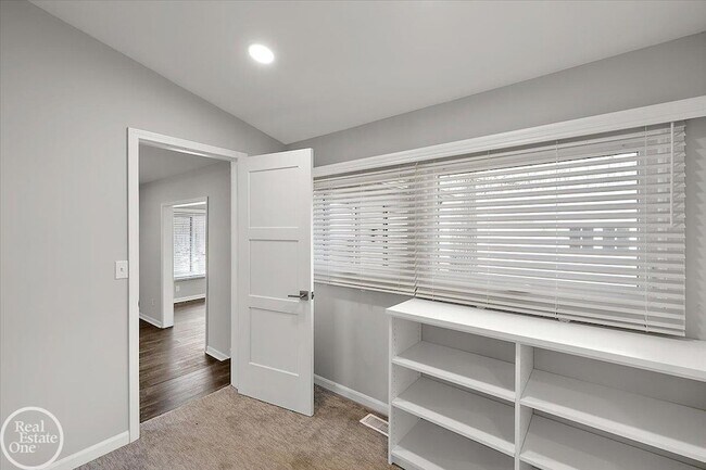 Building Photo - 1765 E Predmore Rd