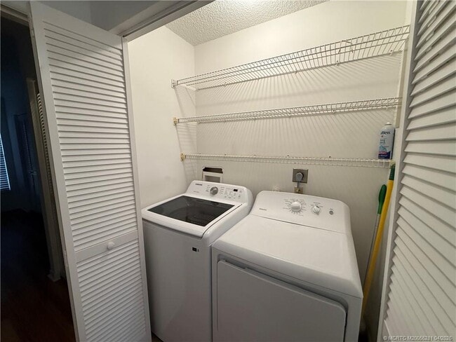 Building Photo - 8005 SE Villa Cir