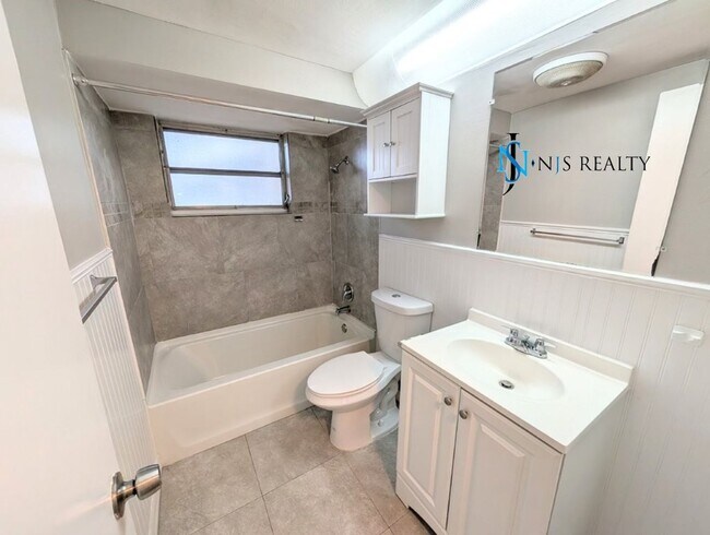 Building Photo - SPECIAL OFFER: $250 off 2nd months rent* 3/1.5/1 1113 Sq. Ft. with UPDATED bathrooms and kitchen ...