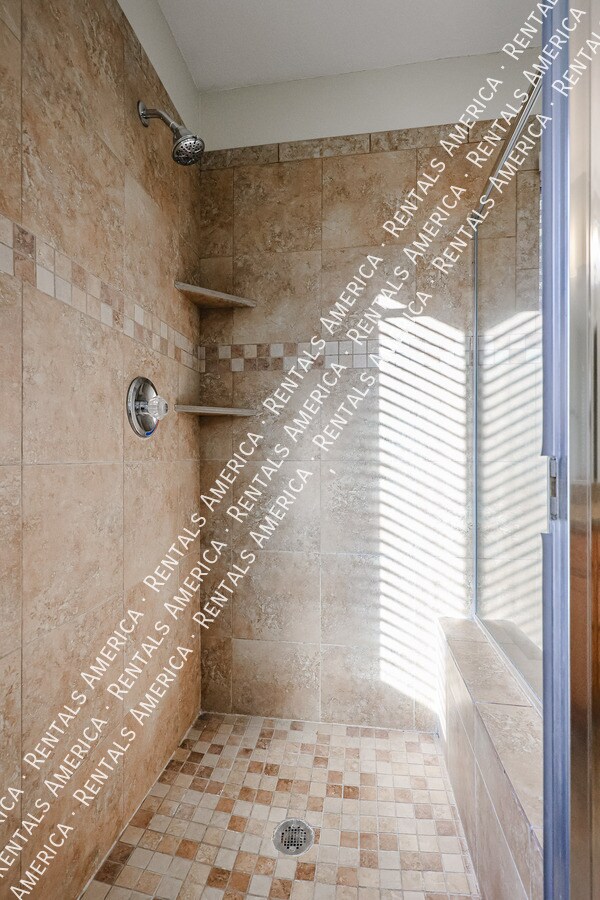 Building Photo - 658 S 110th Pl