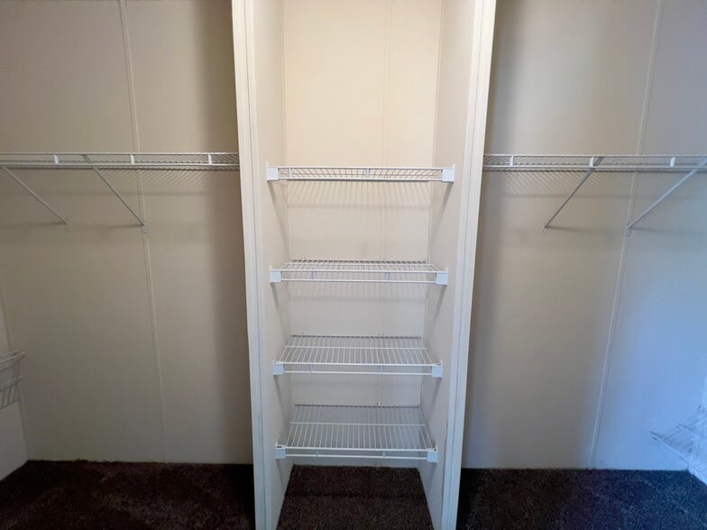 Primary Closet - 1143 Spurlock Dr