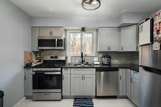 Building Photo - 180 Littleton Rd