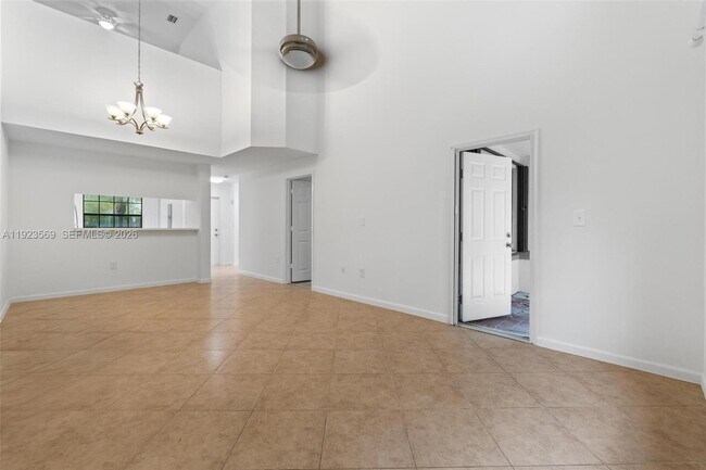 Building Photo - 390 City View Dr