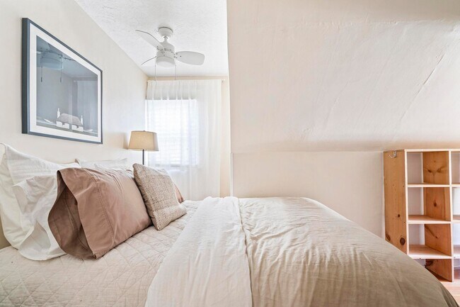 Building Photo - Spacious, historic 3-bdrm/1.5-bath home in...