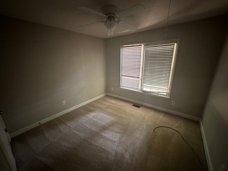 Building Photo - 4210 King Edward Ct