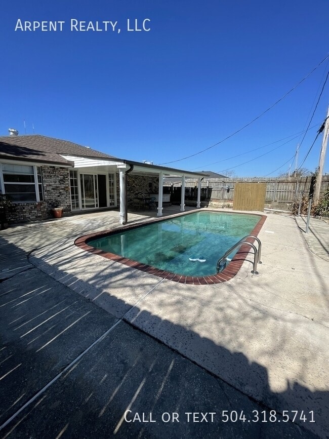 Building Photo - 3617 Charles Dr
