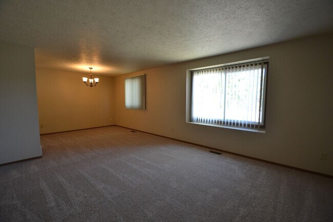 Building Photo - 2220 Piros Dr