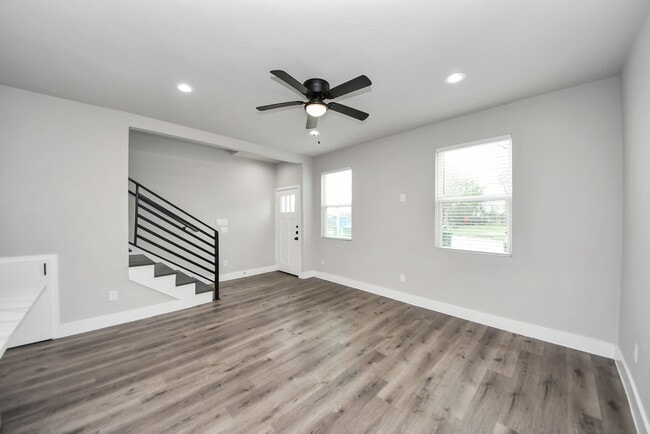 Building Photo - 19104 Sears Dr