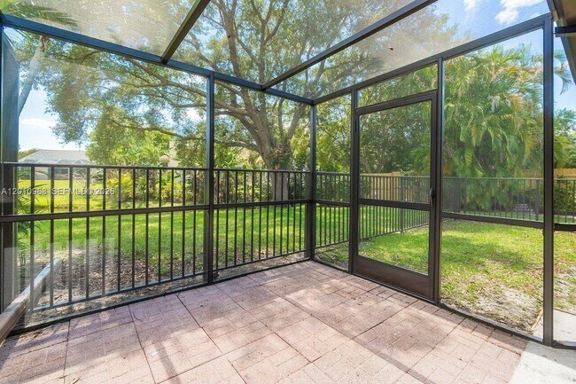 Building Photo - 1367 Riverside Cir