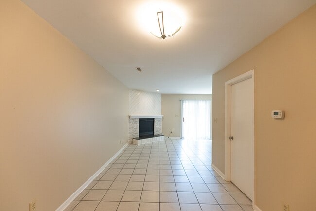 Building Photo - 185 Forest View Dr