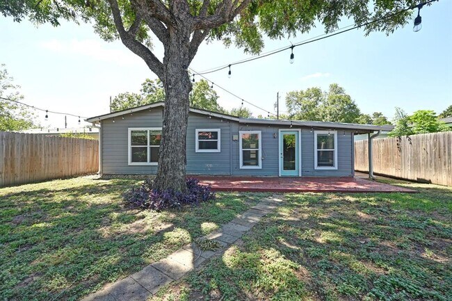 Building Photo - 3310 Bengston St