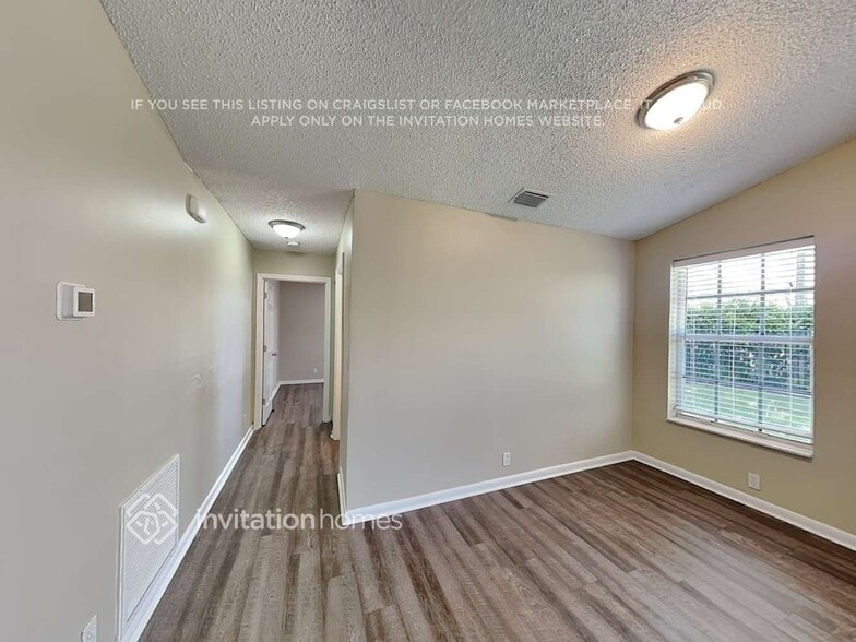 Building Photo - 8 Erwood Pl