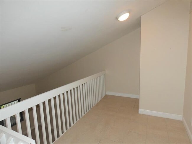 Building Photo - 1455 Holly Heights Dr
