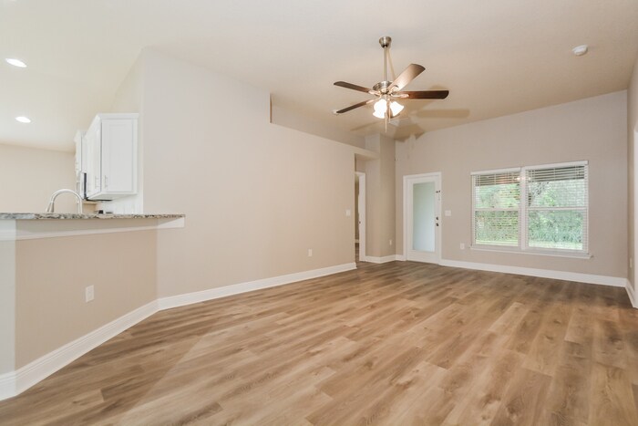 Building Photo - 804 Chelsea Ave