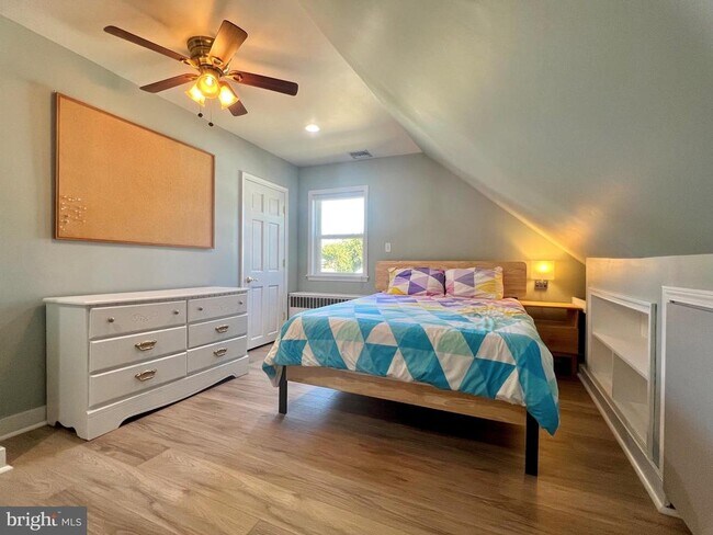 Building Photo - 17 Davis Ave