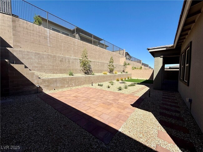 Building Photo - 981 Woodburn Ln