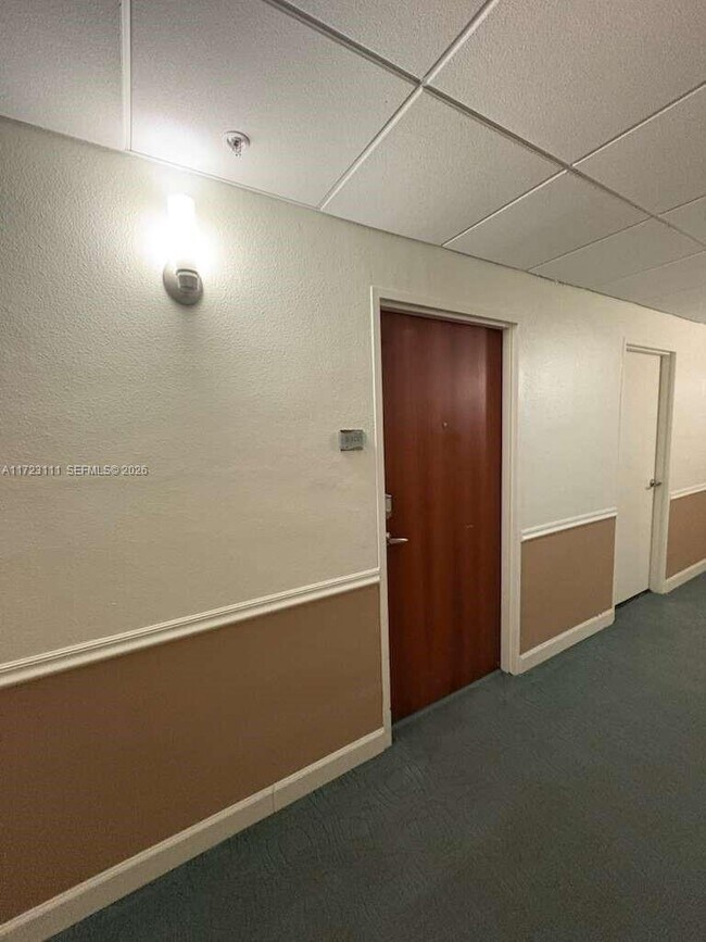 Building Photo - 4001S S Ocean Dr