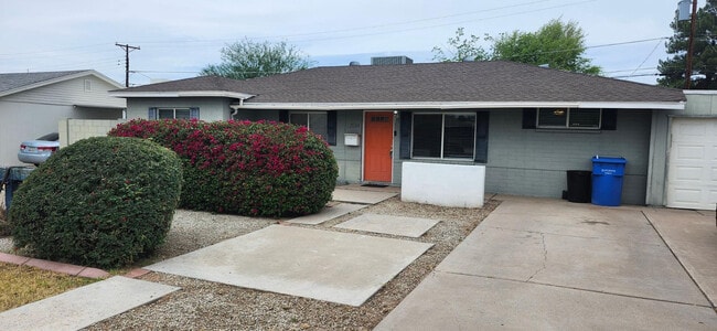 Building Photo - 2514 E Campbell Ave