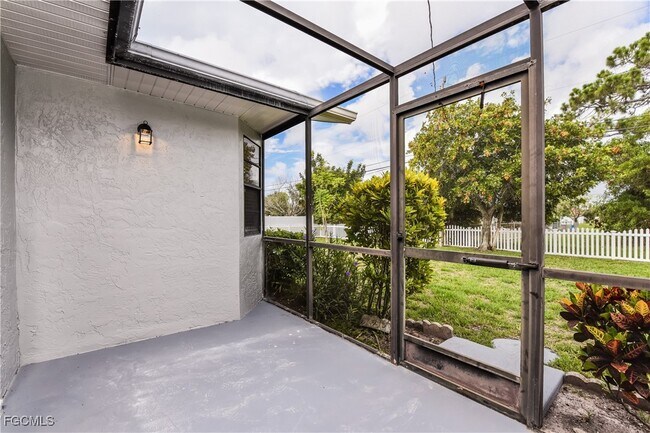 Building Photo - 3304 SW 11th Ct