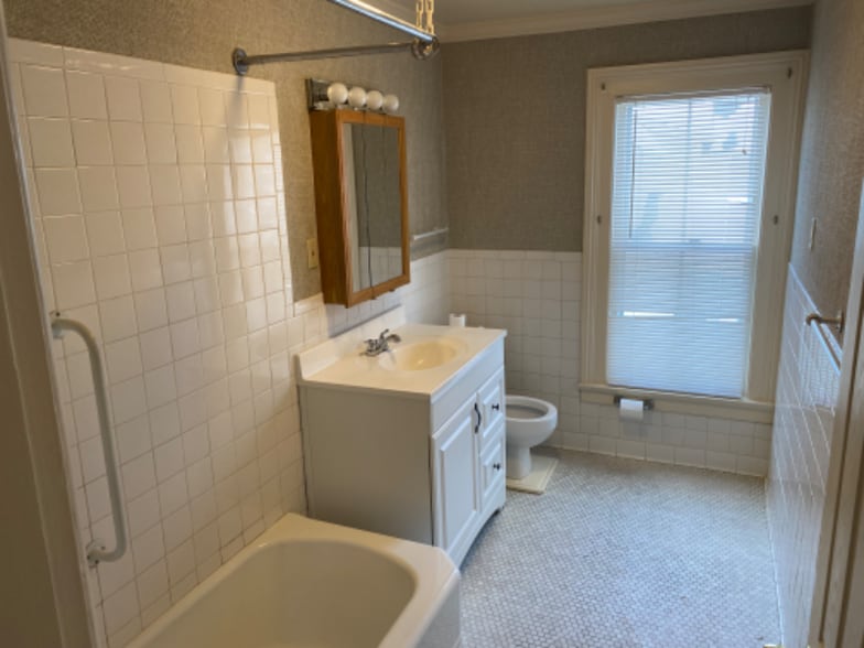 Building Photo - 1060 Park Ave