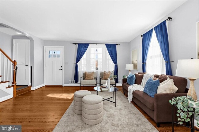 Building Photo - 312 Small Ct