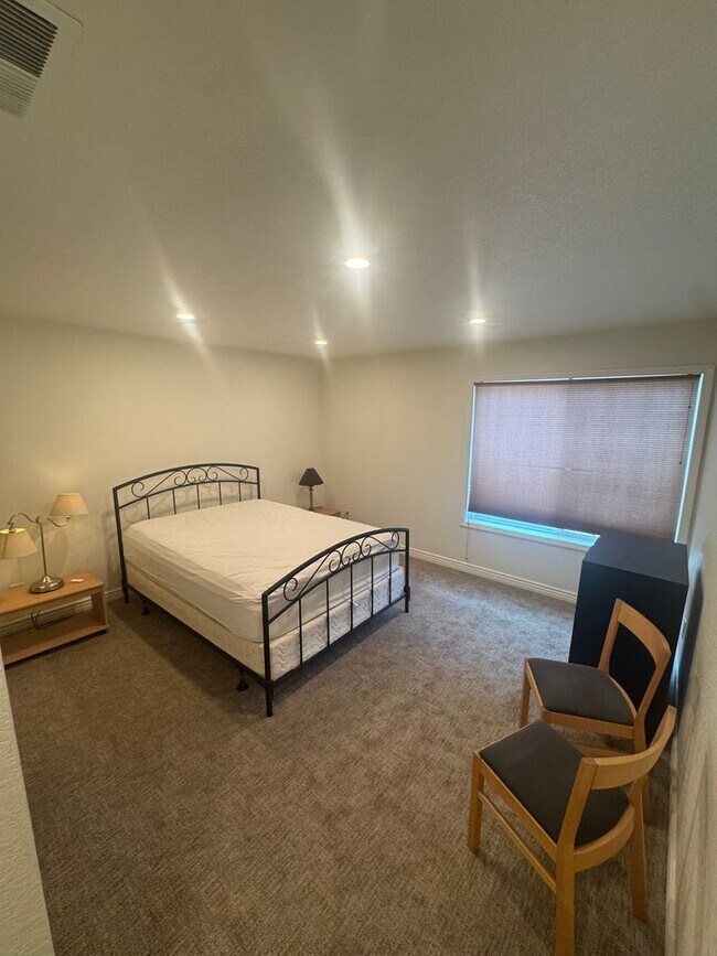 Building Photo - NOW AVAILABLE! Fully Furnished 2-Bed, 2-Ba...