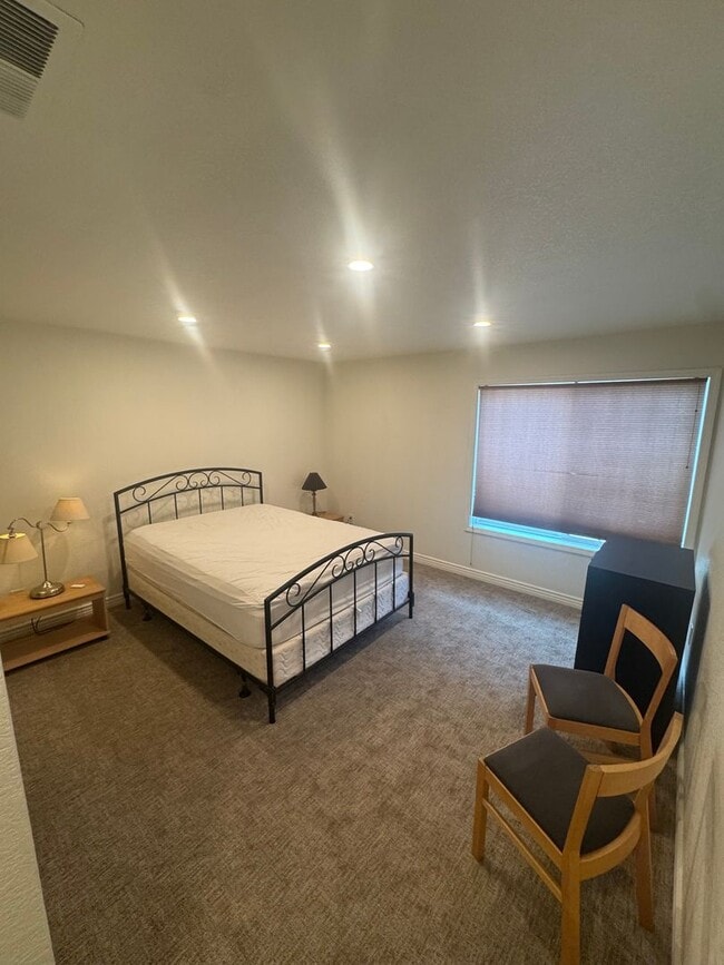 Building Photo - Price improvement! Furnished 2-Bedroom Ret...