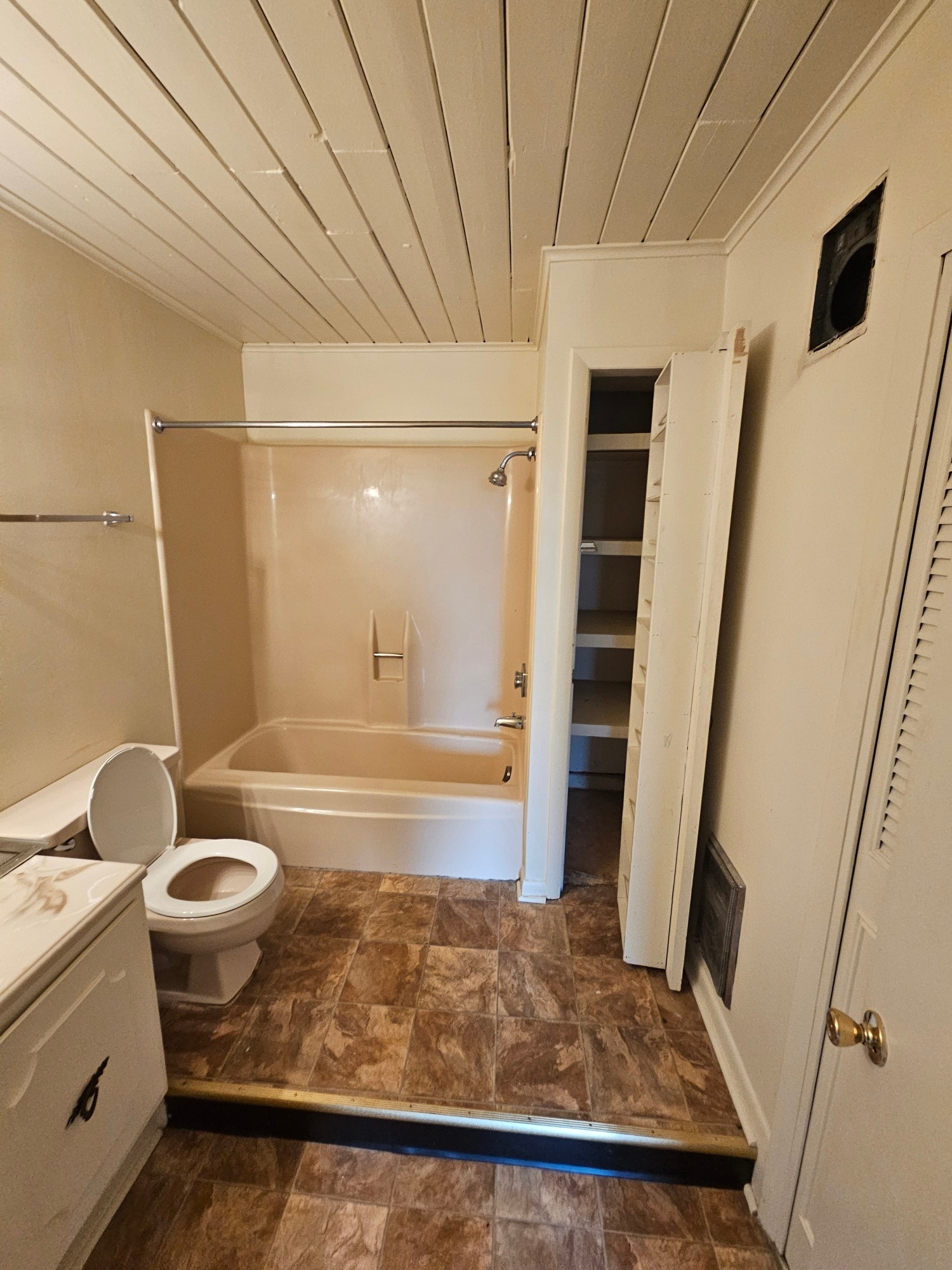 Building Photo - 2752 University Ave