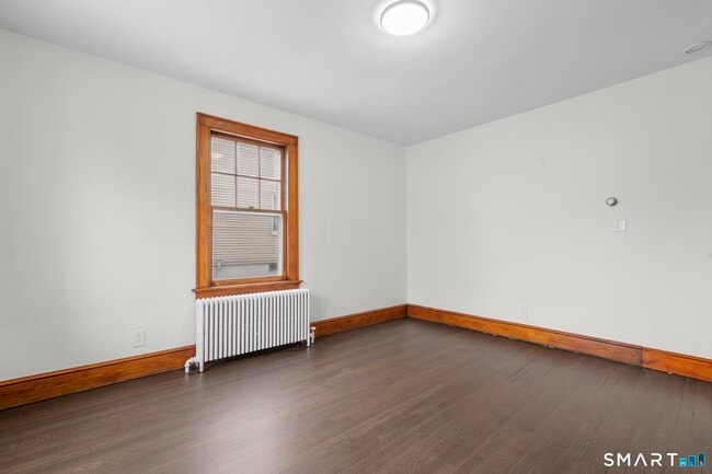 Building Photo - 37 Byrneside Ave