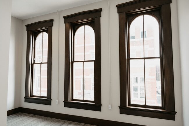 Building Photo - 16 S Jackson St
