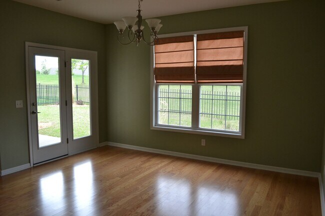 Building Photo - CLOSE TO FT. RILEY, FENCED BACKYARD!