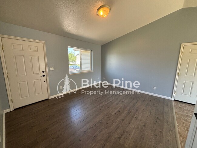 Building Photo - 3920 E Deloy Dr