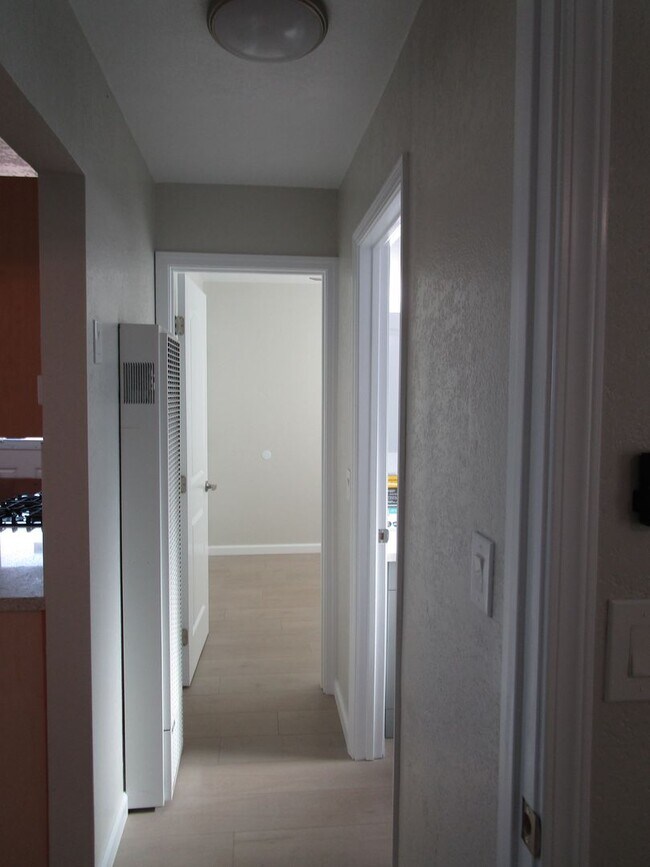 Building Photo - Please Contact Vaughn Realty to set up an ...