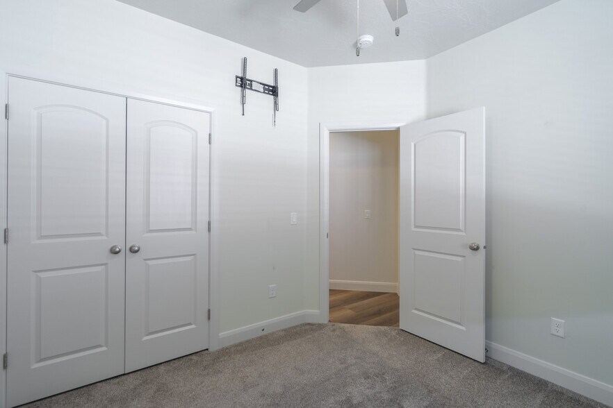 Building Photo - 3158 E Fuchsia Dr