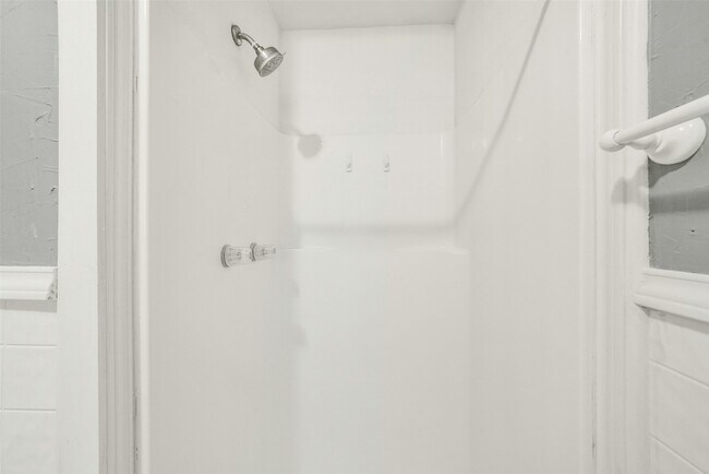 Building Photo - 23807 Red Oak Dr