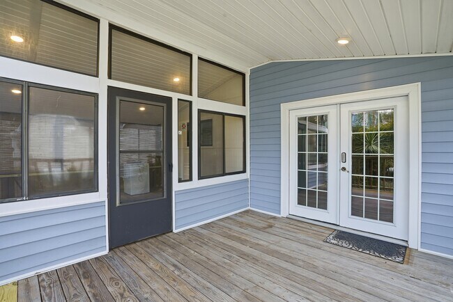 Building Photo - Prime Coastal Location Long Term Rental!